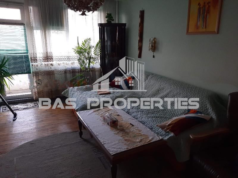 Продава се Тристаен апартамент в София, Фондови жилища - 96 кв.м за 2032 €/кв.м - Снимка #1