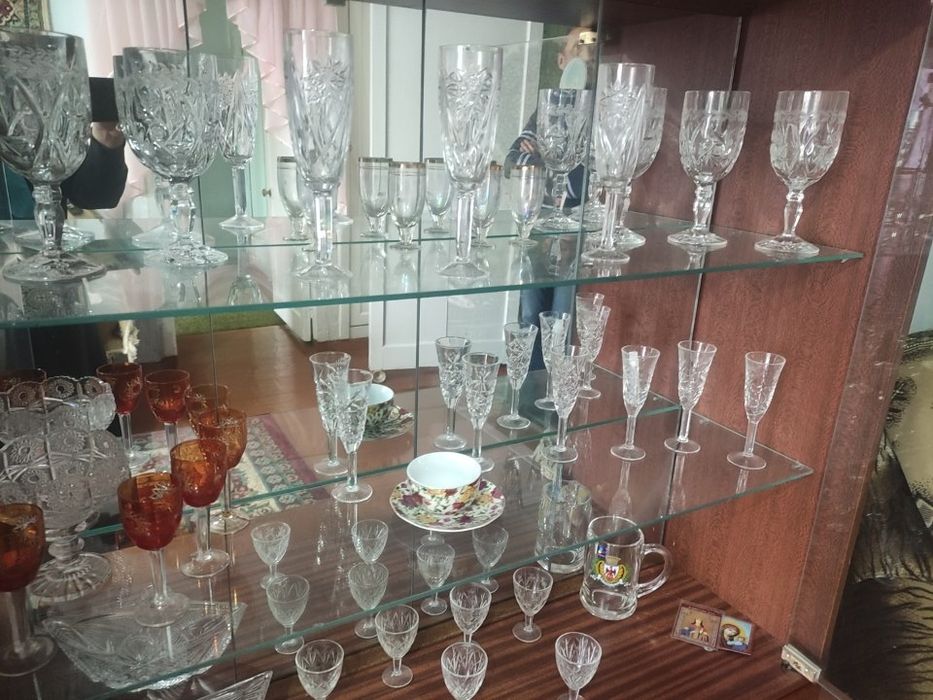 Продам мебель, ковры, хрусталь