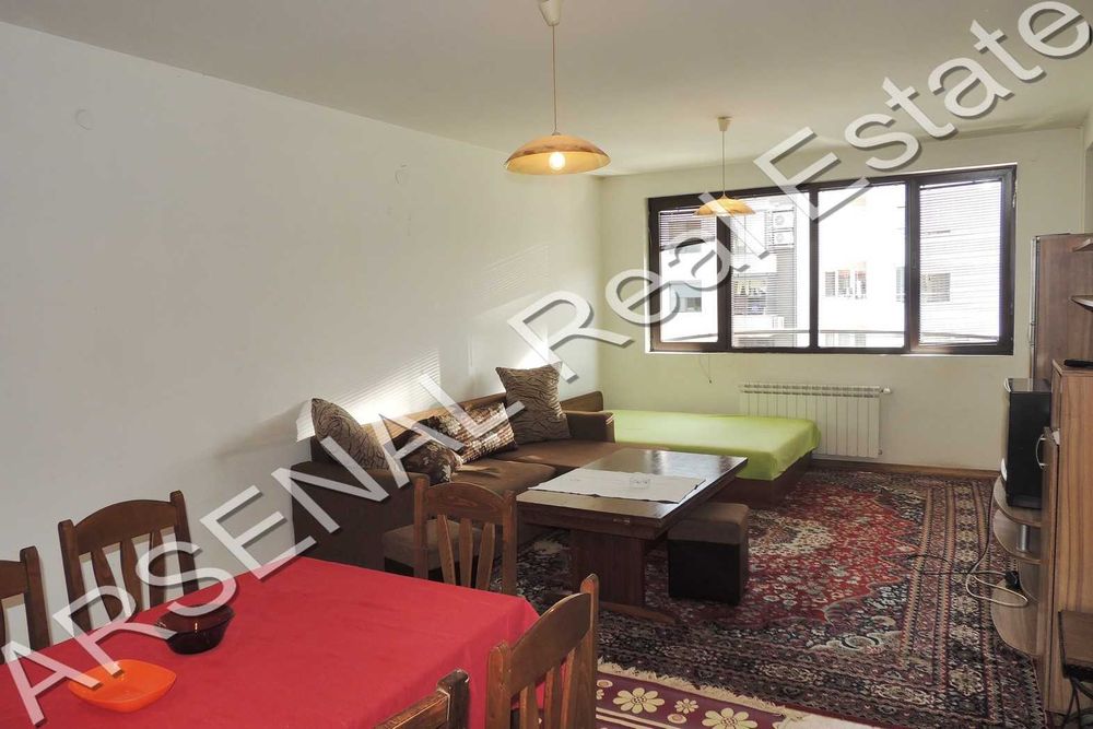 Тристаен апартамент под наем, Стрелбище