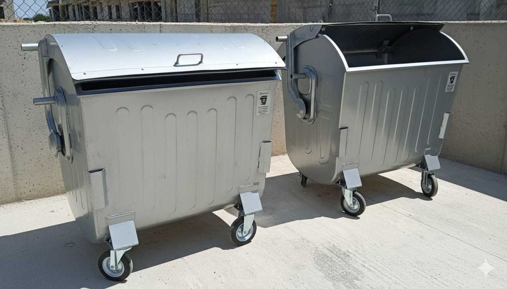 Чиқинди учун баклар темирли.