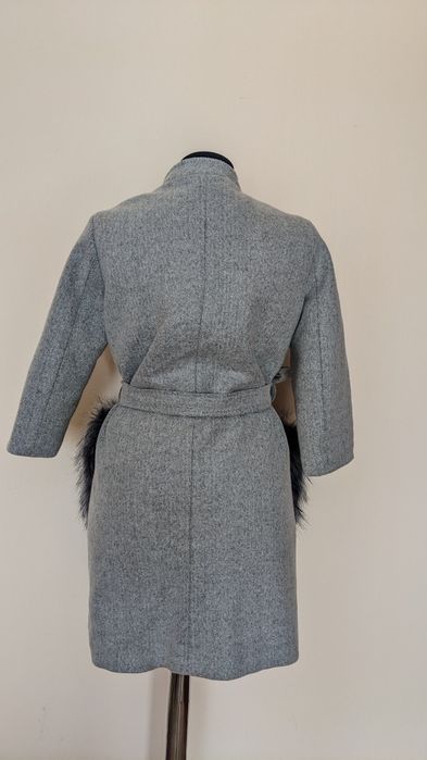 Palton subțire griu cu buzunare din blăniță artificială