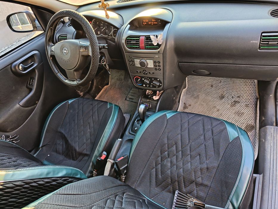 Продам автомобиль опель корса 2004 года