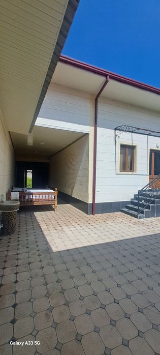 Назарбек Тарновда уй сотилади.4соток5хона.Газ,свет,сув,канализация бор