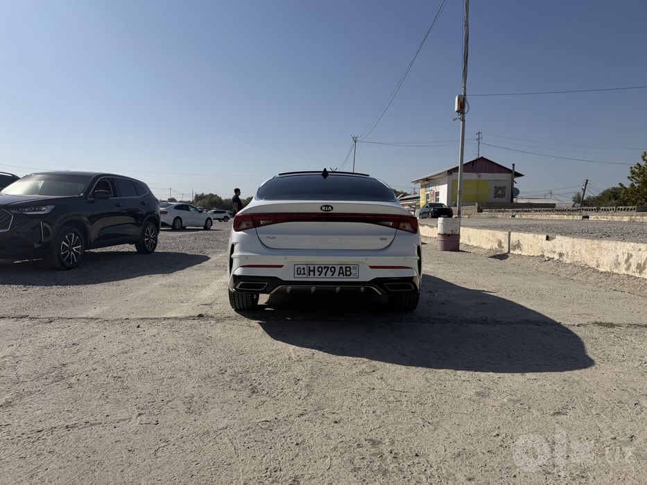 KIA  К 5  хорошее состояние небитый некрашеные родной пробег