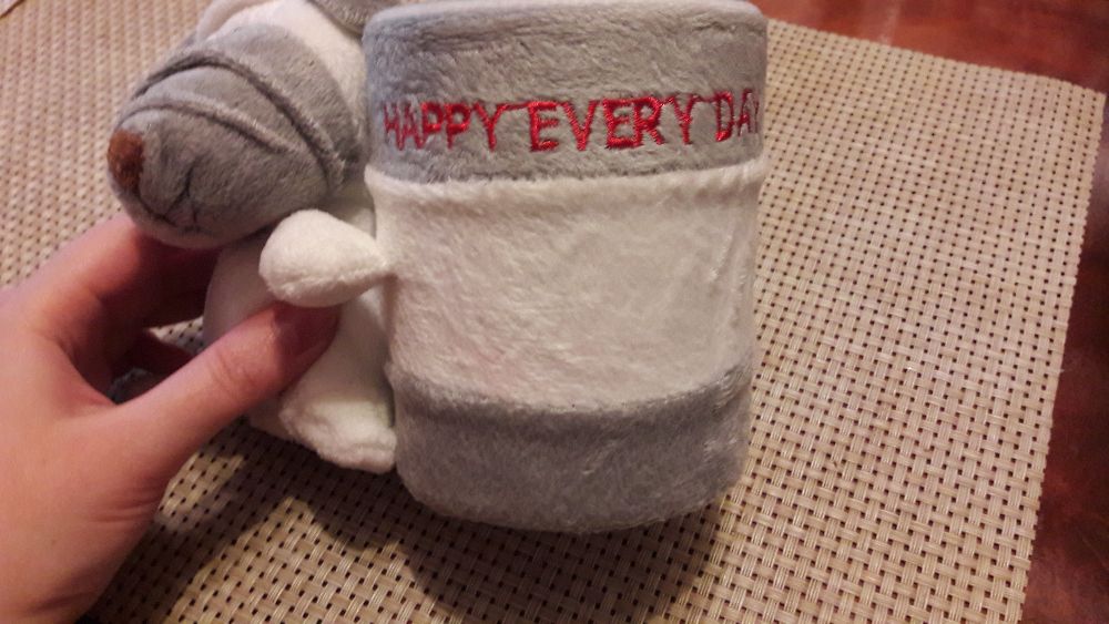 Для школьников стакан с игрушкой