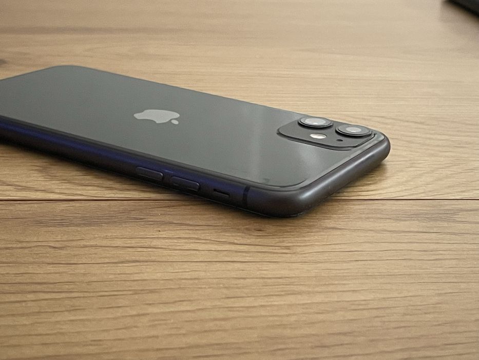 Бартер iPhone 11 64gb black 100% перфектен