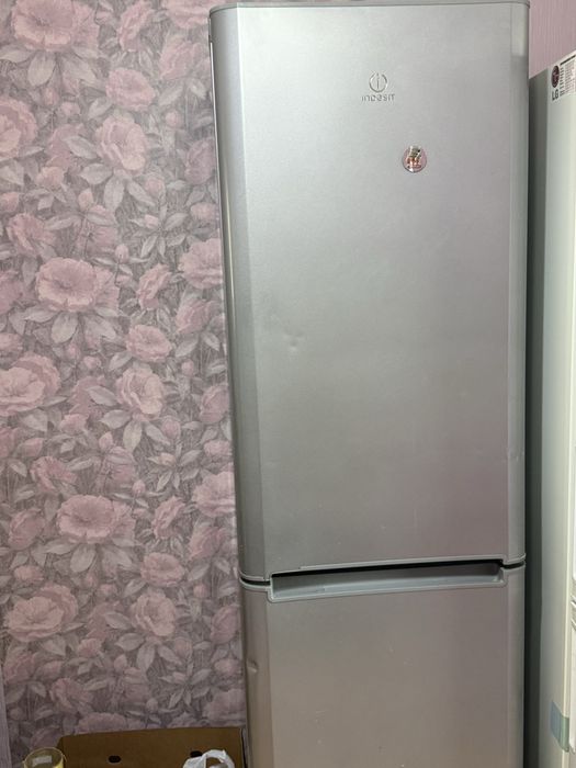 Холодильник Indesit высота 2-метра