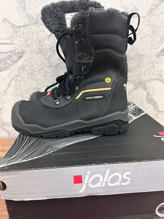 Ботинки зимние новые