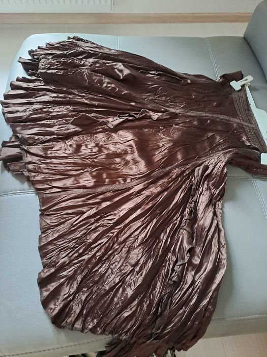 Fusta mărimea 40,plisata.