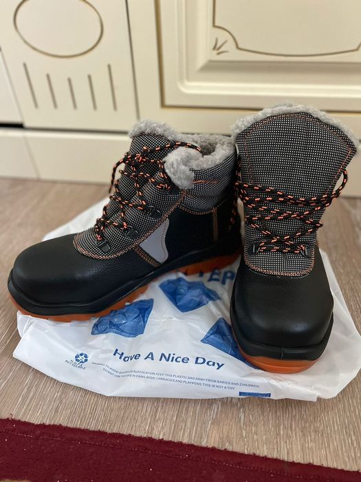 Зимний спецботинка размер 42 , 15000