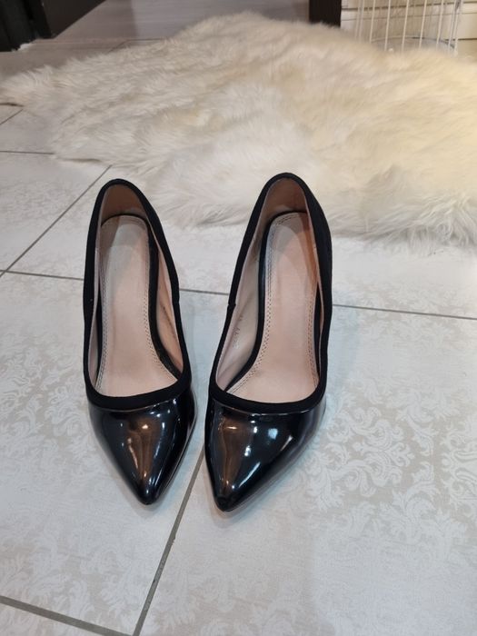 Stiletto negri lac si piele intoarsa