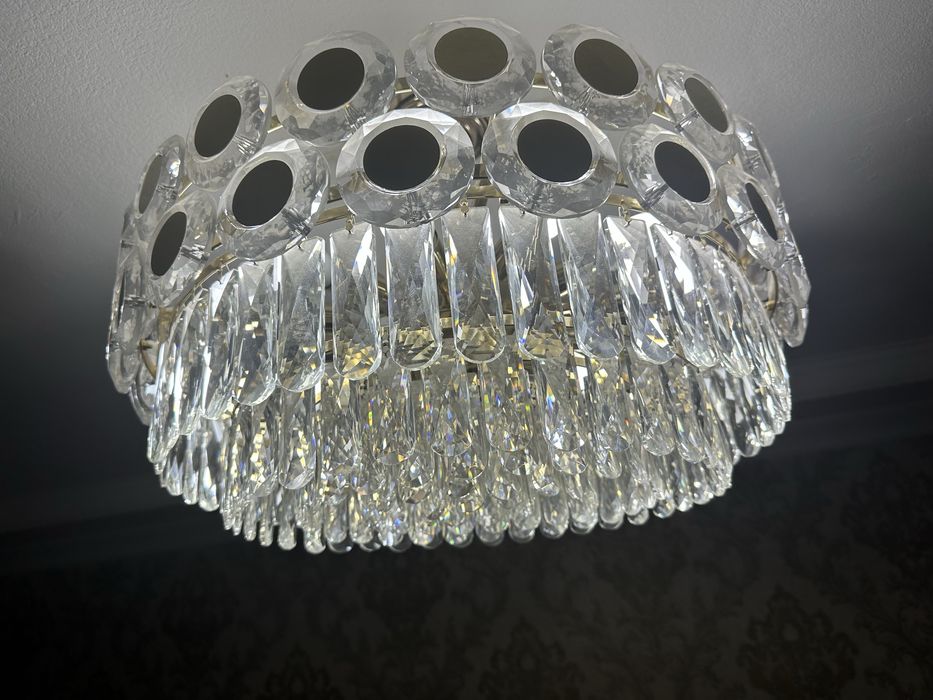 Зрустальная люстра