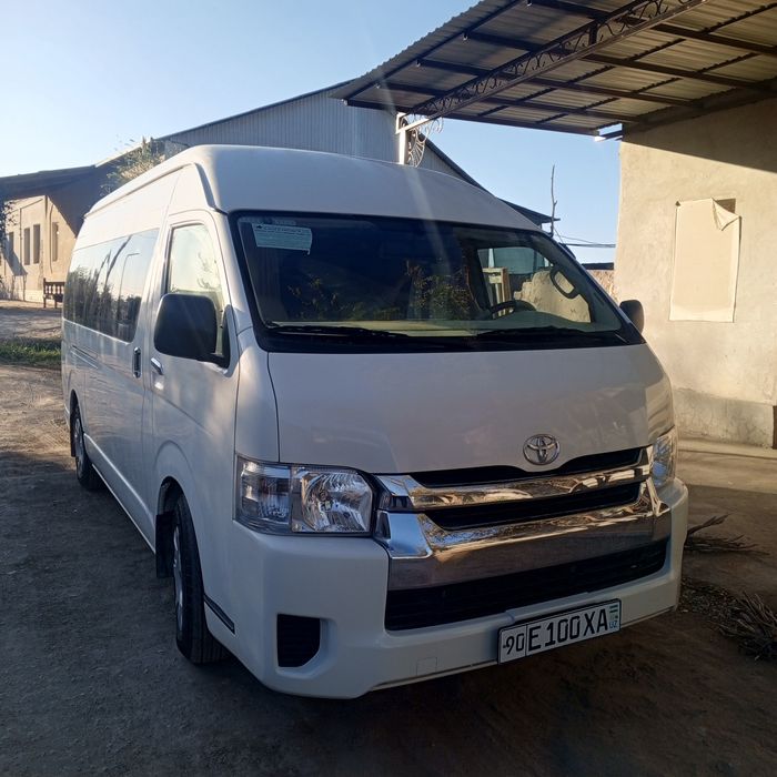 Toyota Hiace sotiladi