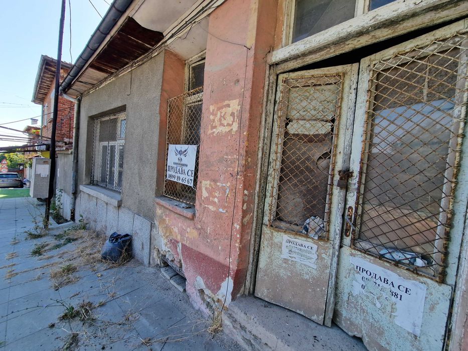 Продавам помещение/магазин/склад 30кв. и земя 50кв. в Асеновград