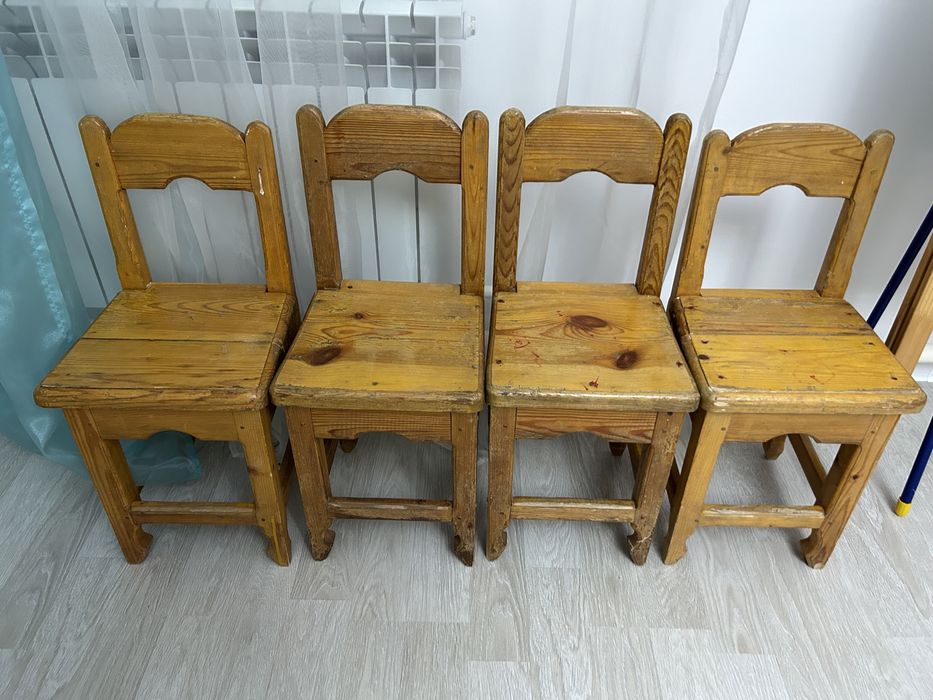 Стол и стулья для детей