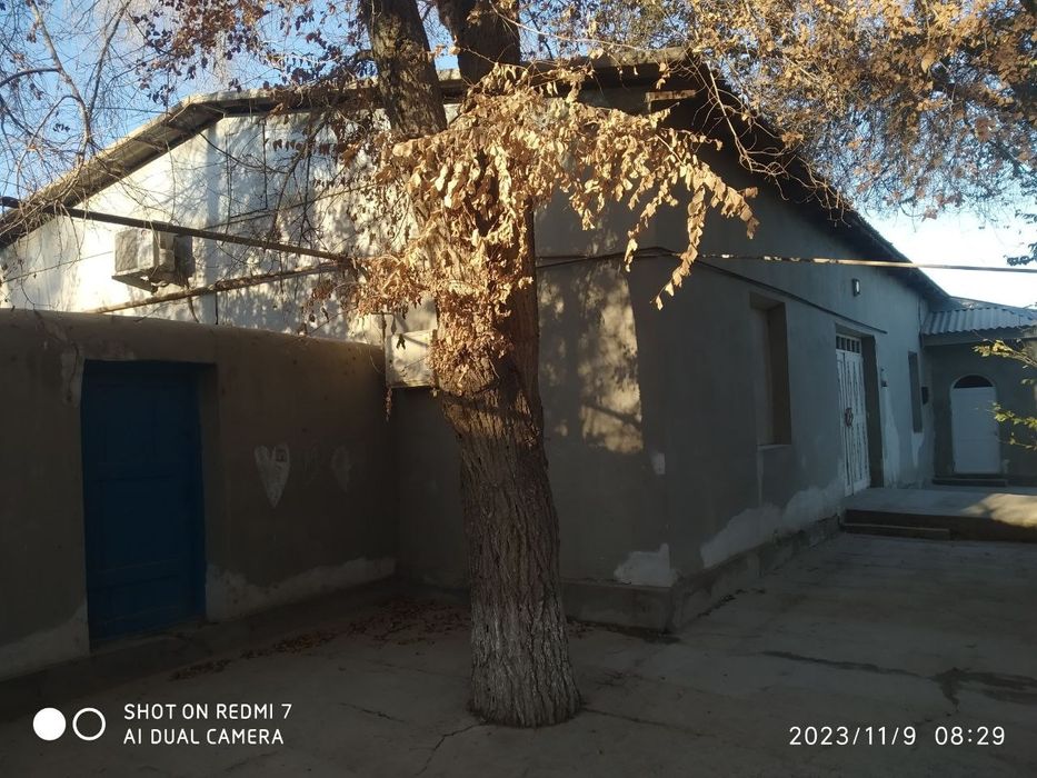 Питнак шахрида барча қулайликга эга уй сотилади.