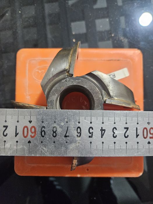 Фреза по дерево авалный.