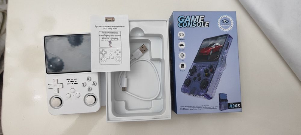Продам игровую консоль