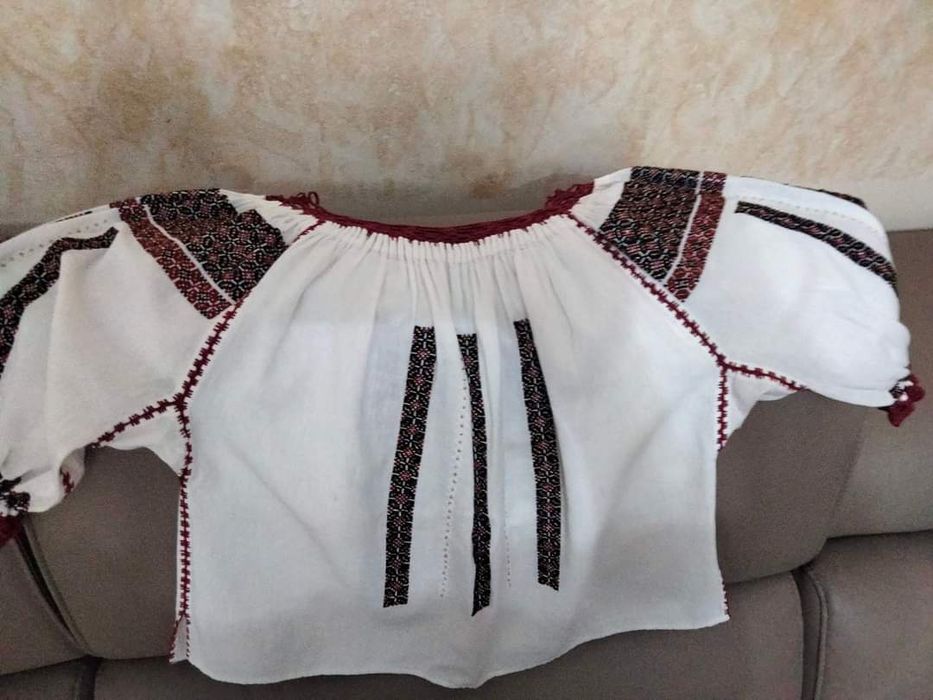 Produse traditionale Bucovinene cusute manual in Braiesti