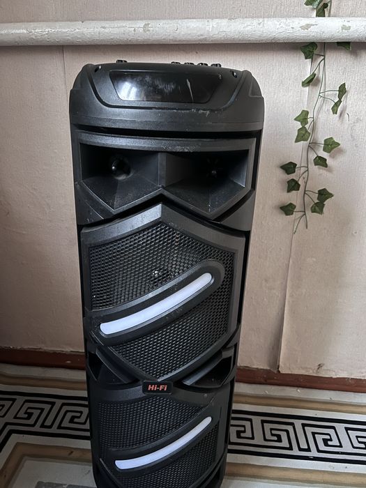 Продам колонку в наборе микрофон