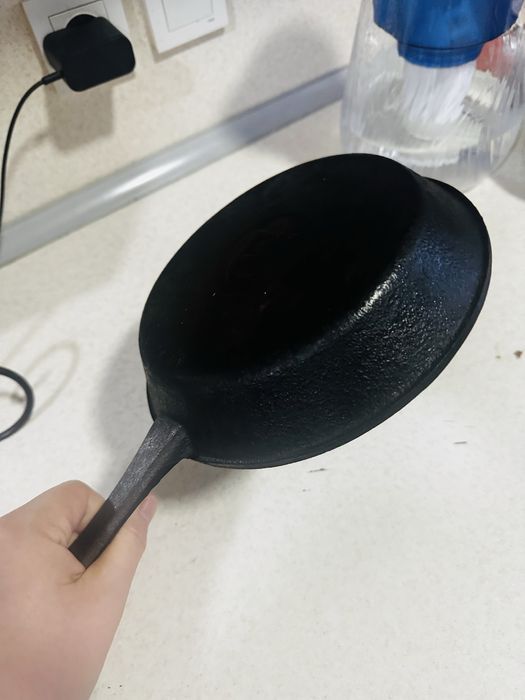 Продам чугунную сковороду