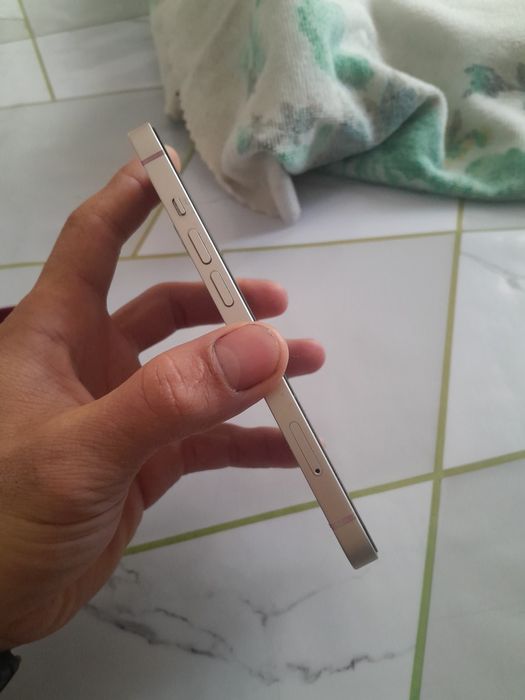 Айфон 13 в очень хорошем состояний