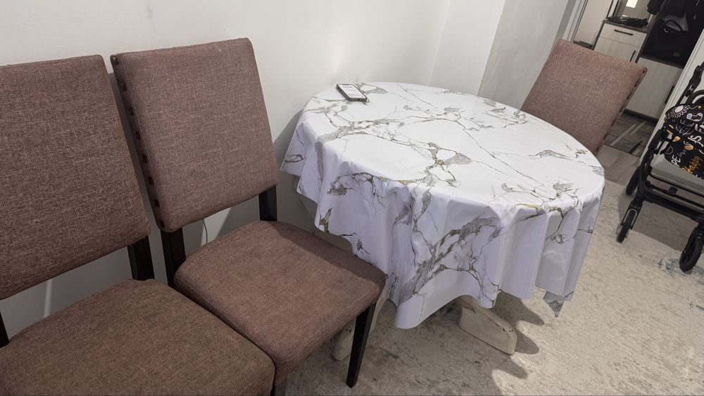 Стол ,3 орындыгымен сатылады