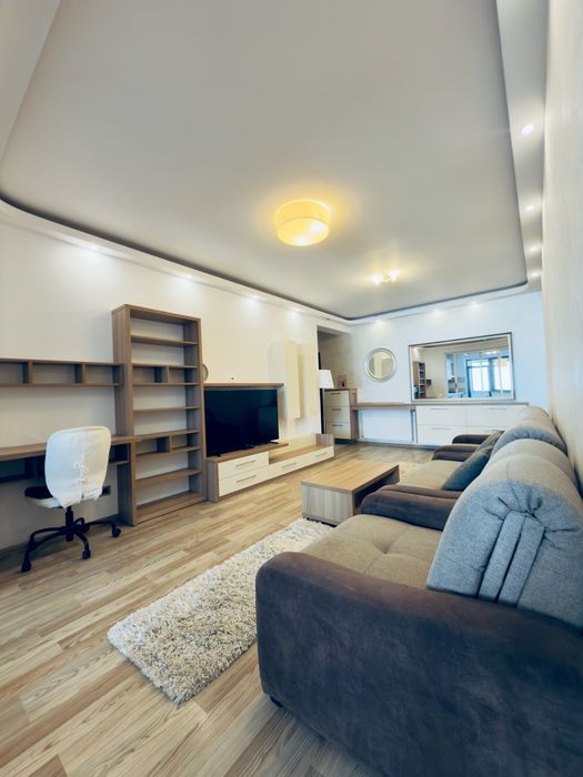 Apartament cu 3 camere de inchiriat in zona Tractorul Coresi Mall la Isaran,et 9/10 cu loc de parcare privat
