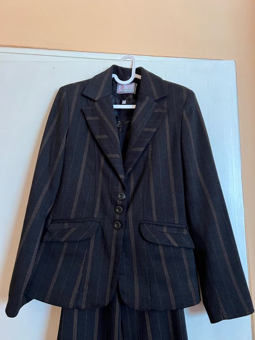 Дамски костюм - сако и панталон