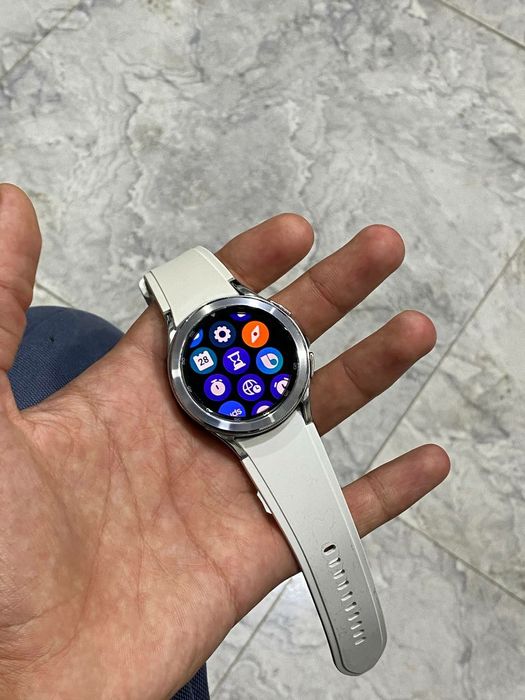 Bugungi E'lonimizda Galaxy Watch 4 classic 42 mm