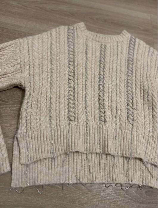 Pulover cu pietricele stralucitoare Zara