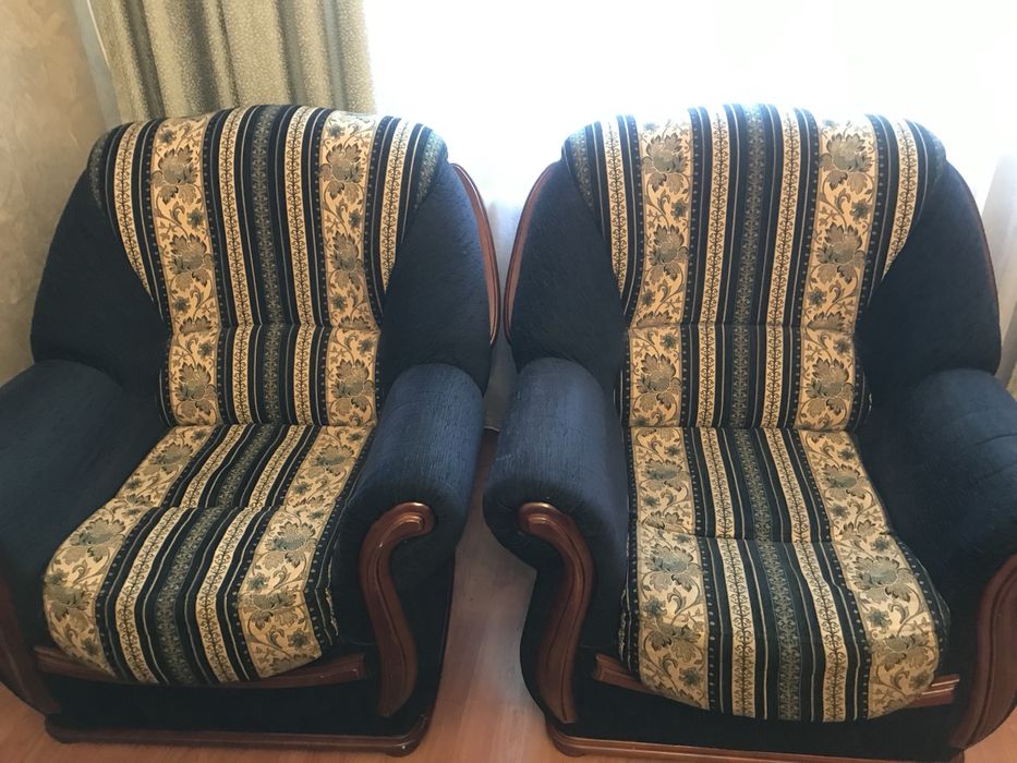 Продам диван и два кресла