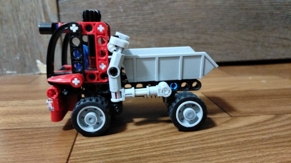 Продам Лего грузовик