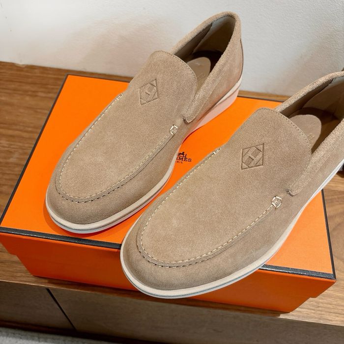 Mocasini Hermès din piele întoarsă in Nuanta Bej Sable cu detaliu iconic „H Diamant” ! Originali !