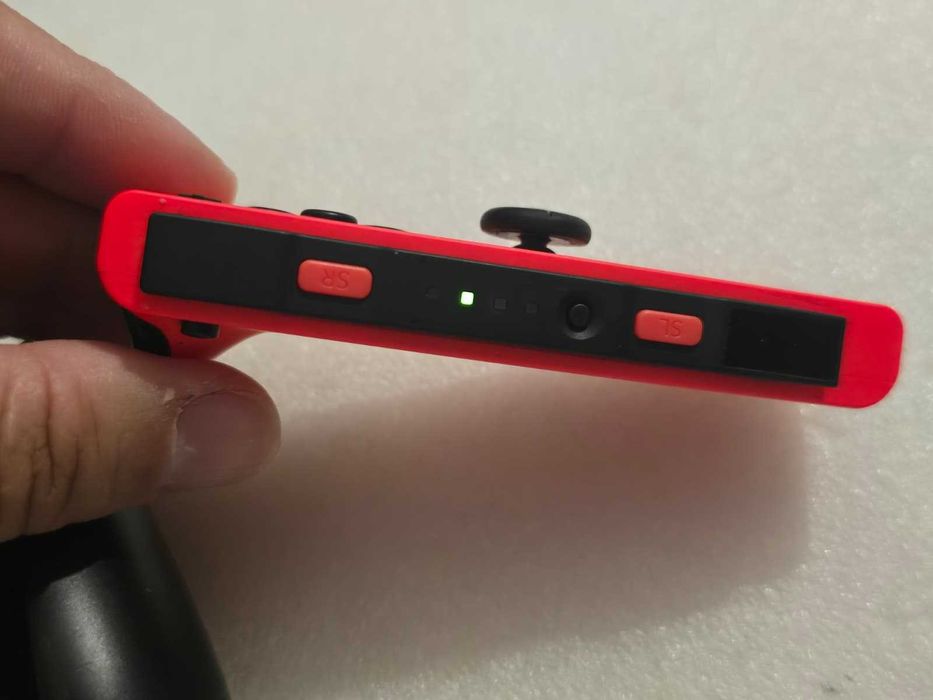 Controller Nintendo Switch Joy-Con Grip Kit (Joy-Con Albastru/Roșu Neon + Suport Grip)
