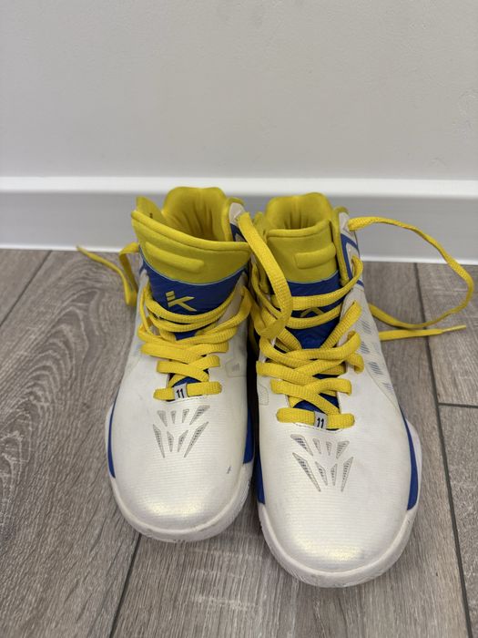 Продам кроссовка asics 40 размер