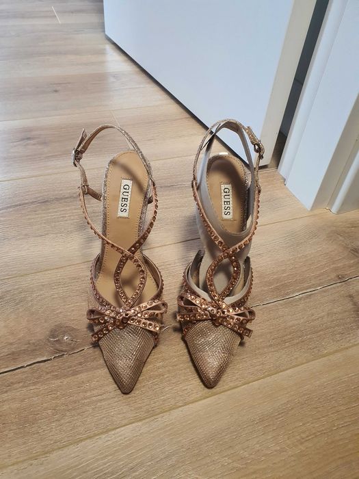 Pantofi guess noi marime 37 se potrivesc si pentru marimea 38