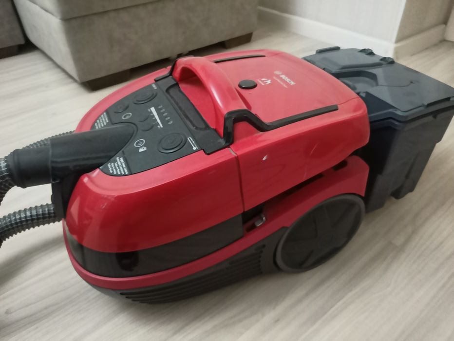 Пылесос Bosh Aqua Wash Clean