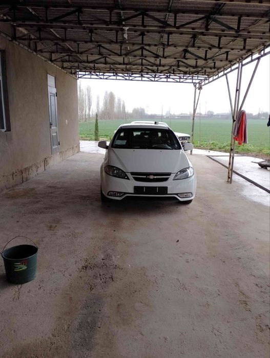 Lasetti jentro qilingan 1.8 avtomat karobka 3 kurugdan oshiq yurgan