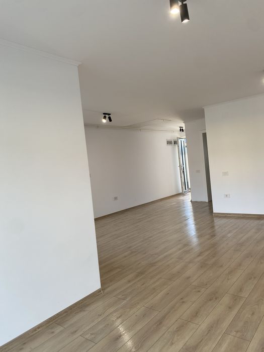 Dau in chirie casa in cartierul Viena