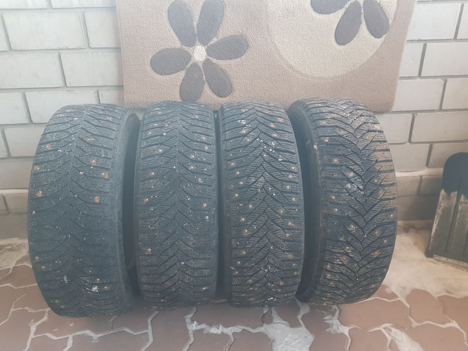 Зимняя резина шипованая.