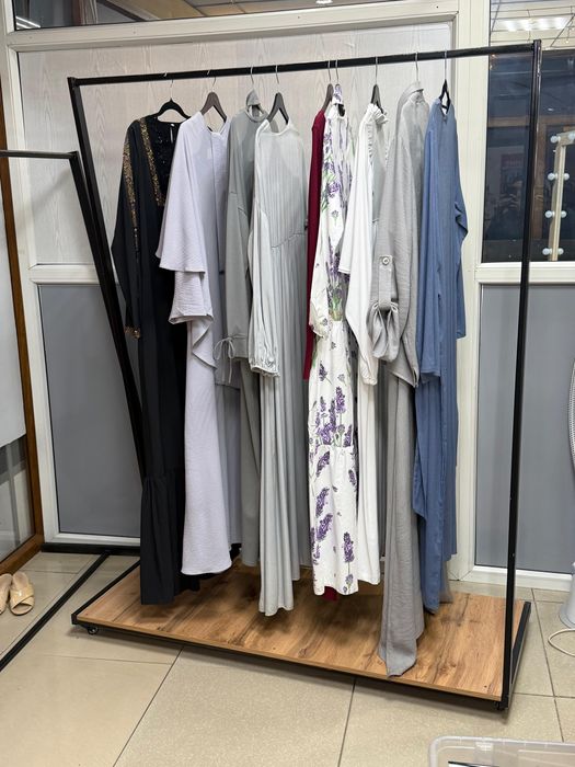 Рейлы, манекен, столы для бутика