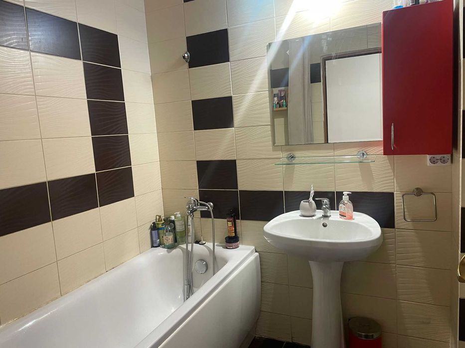 Inchiriez Apartament 2 camere-64 MP