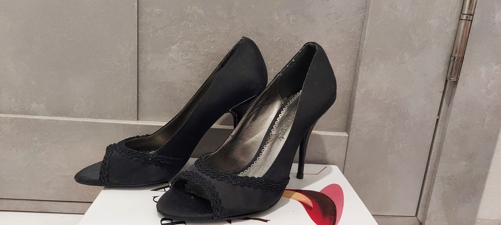 Продам женские туфли