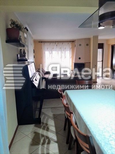 Продава се Къща в Стралджа - 200 кв.м за 1235 €/кв.м - Снимка #4