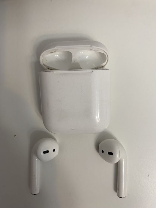 Продам наушники AirPods белый