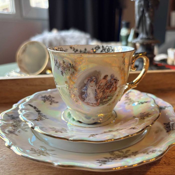 Порцелан - чаши и каничка Крон