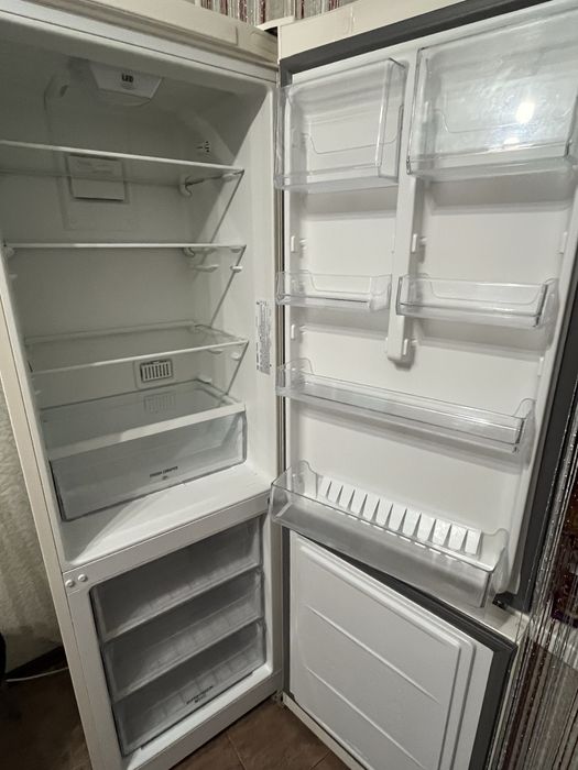 Продам холодильник, фирма “Hotpoint”