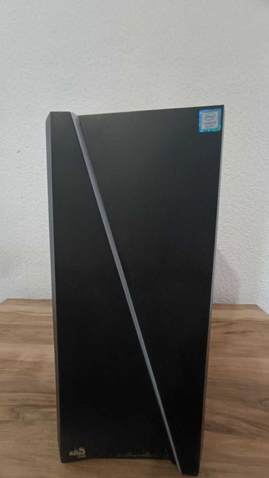 Геймърски компютър + монитор philips