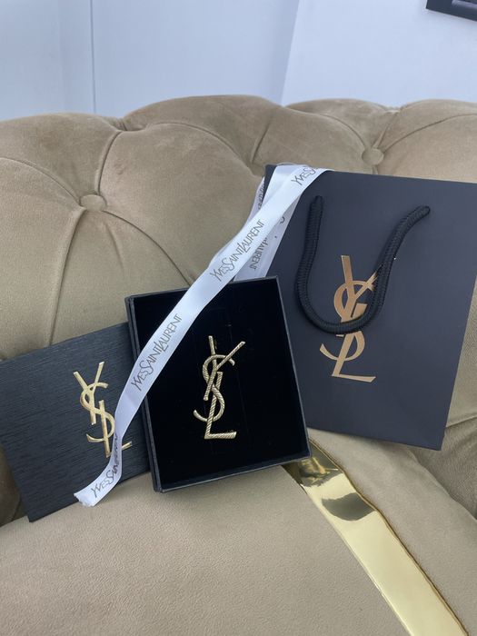 Brosa YSL in cutie si punga